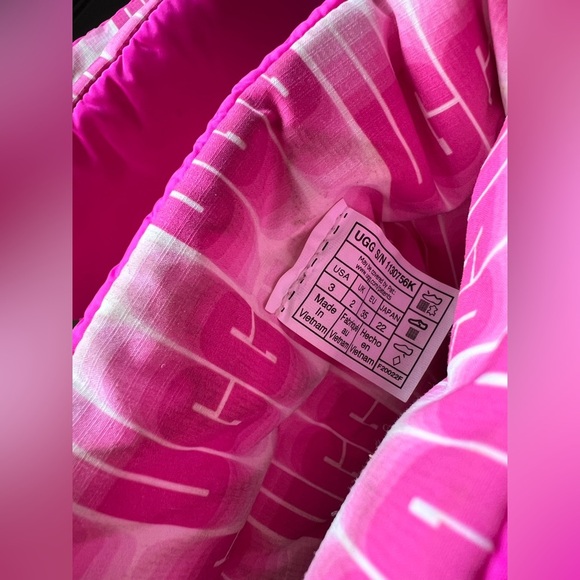 UGG girls bailey bow maxi boots size 3 US 1130756T suede, bright pink, majenta - Picture 6 of 9